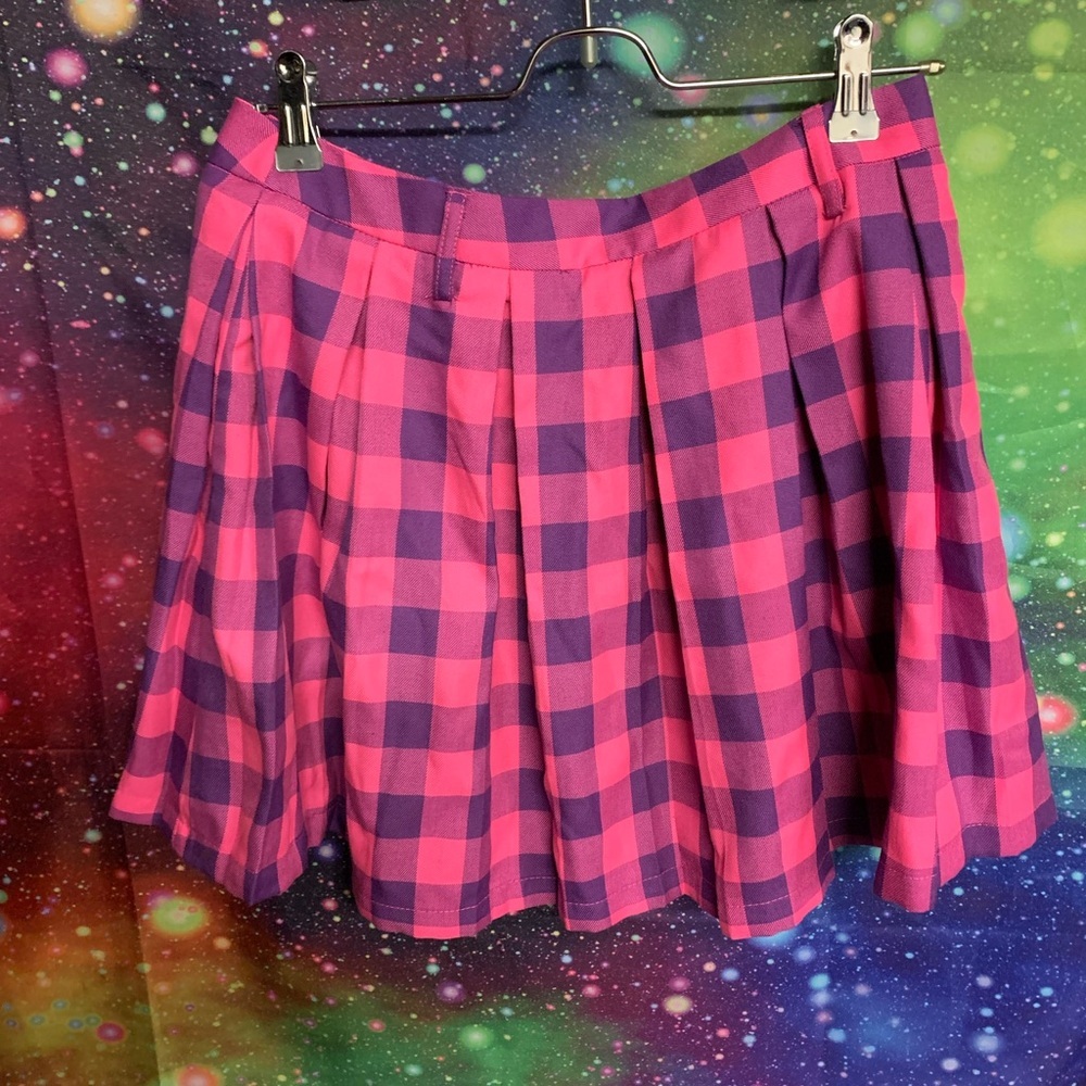 Hot Topic Pink and Black Mini Skater Skirt with Pleated Style - Picture 1 of 6